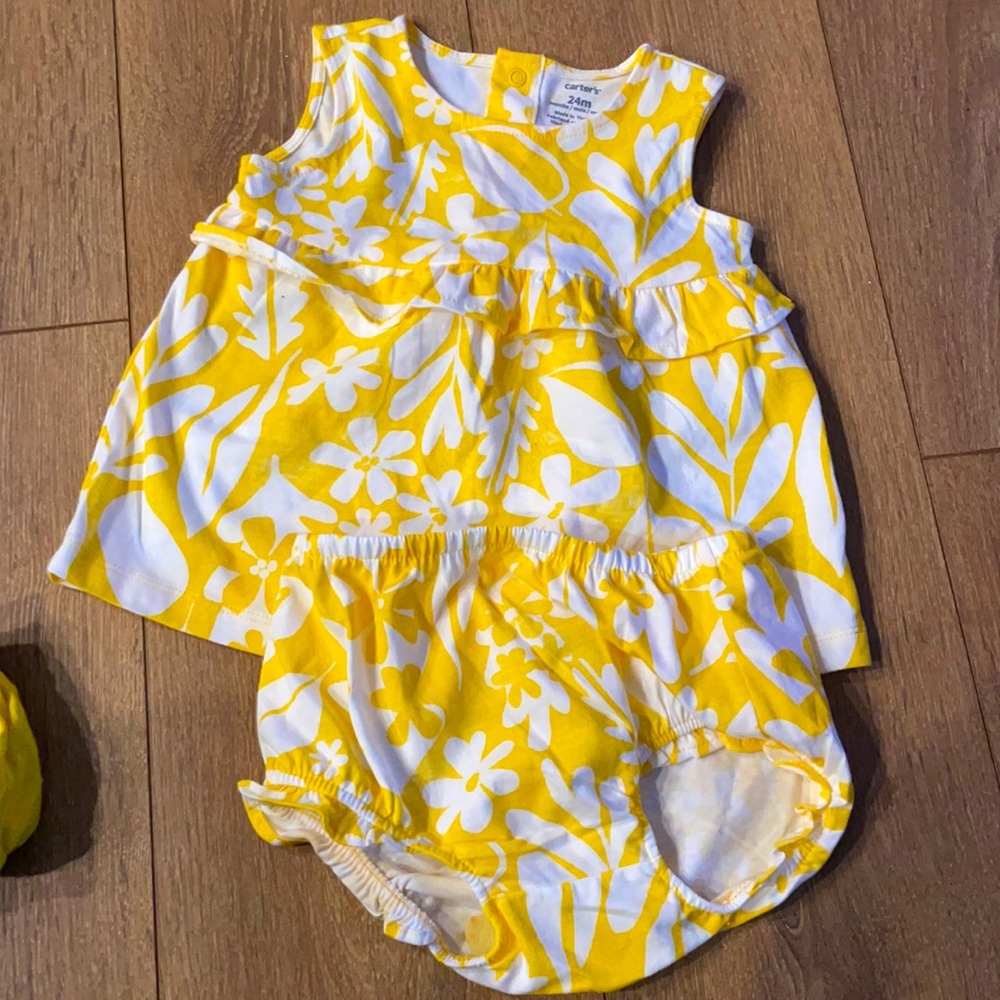 Carter’s 24m yellow outfit